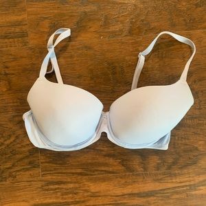 Purple T shirt bra, PINK Victoria’s Secret 34 C.